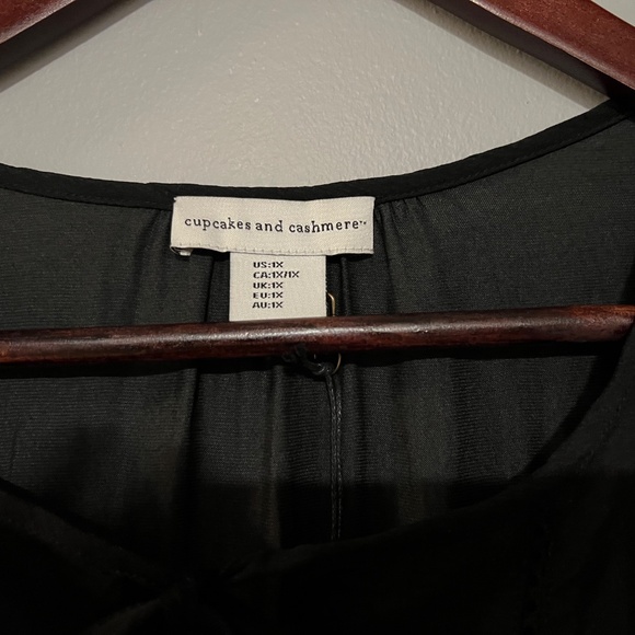 NWT Black blouse 1XL Cupcakes and Cashmere - Picture 2 of 4